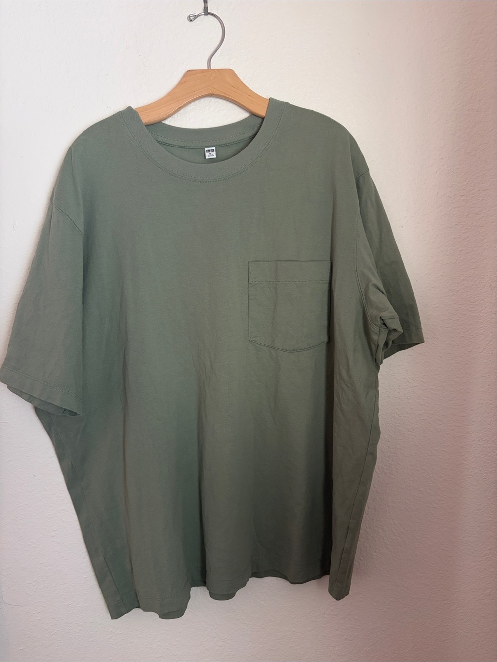 Uniqlo Men's Pocket Crew Neck T-Shirt in Olive
